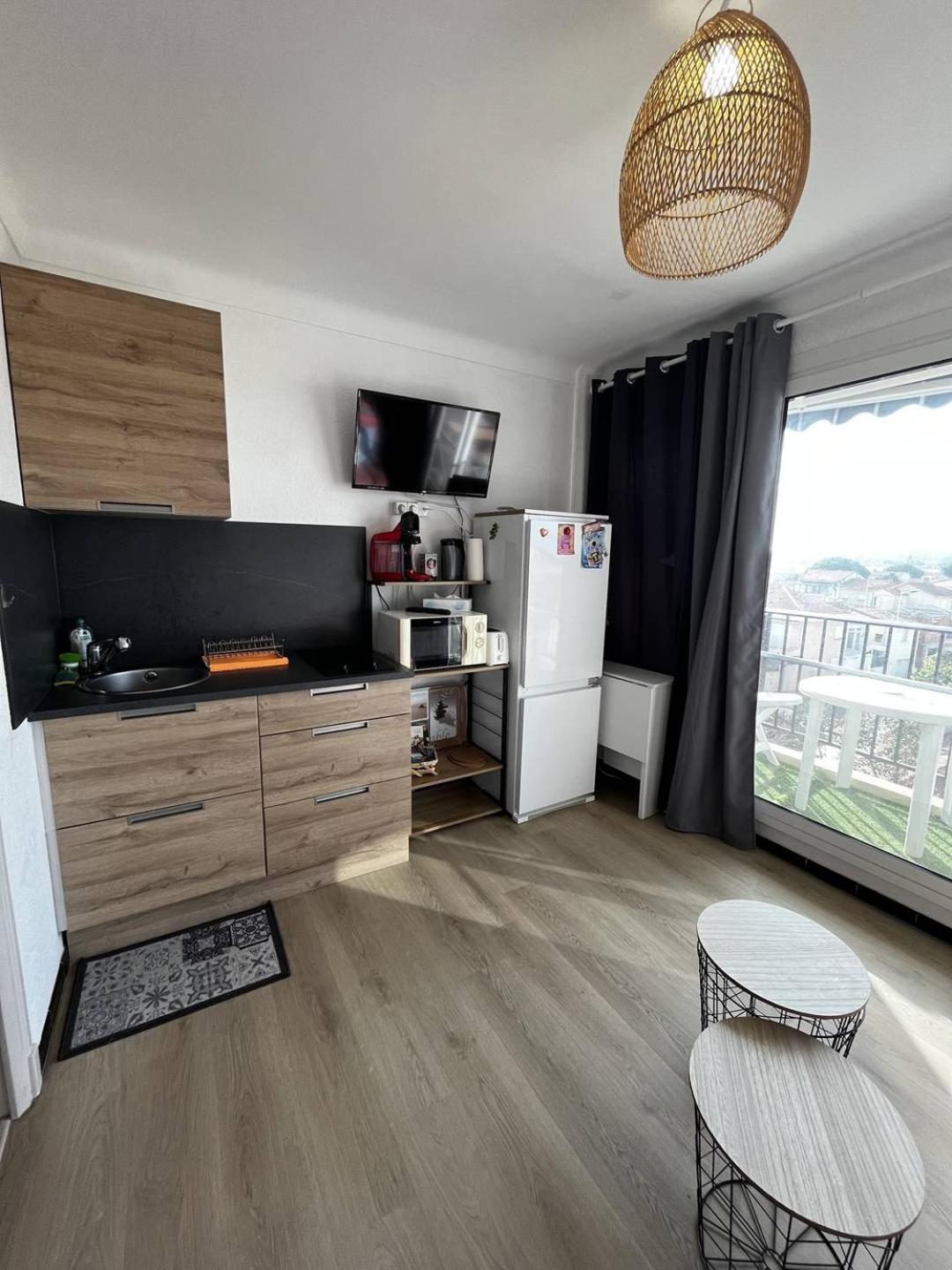 Апартаменты A 50 M De La Plage, Wifi, Climatisation 2hou34